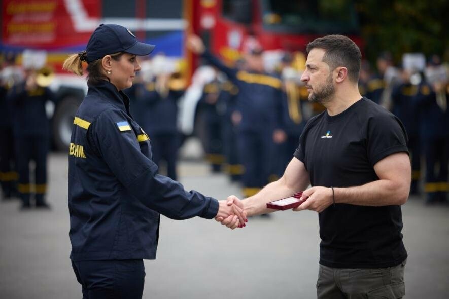 3 рятувальників Донеччини нагородив президент Володимир Зеленський