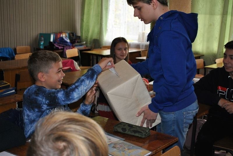 В одній із шкіл Костянтинівки обрали президента, фото-6 В одній із шкіл Костянтинівки обрали президента, фото-6