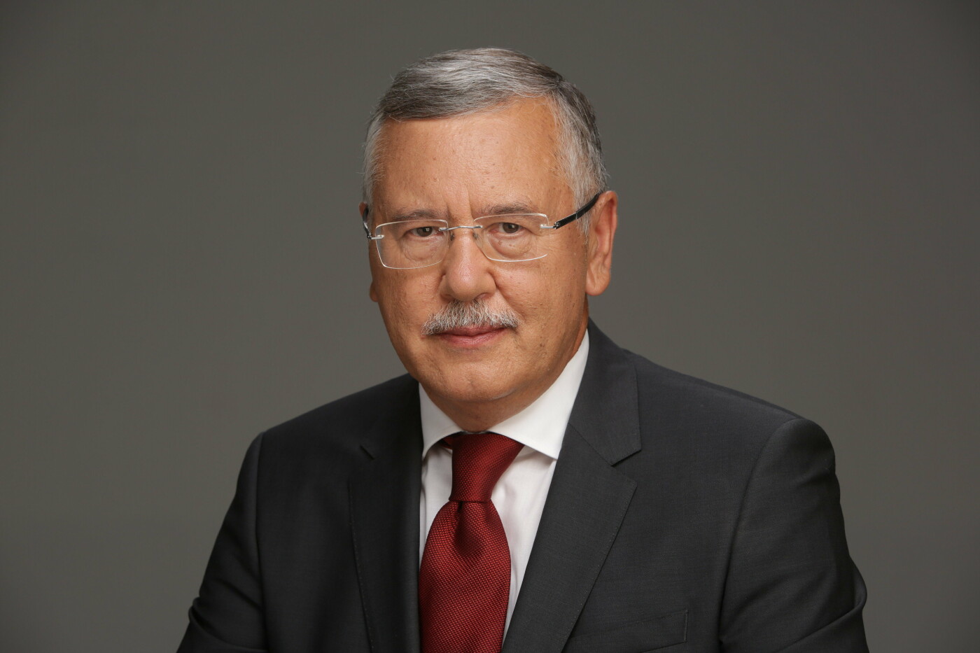 Список кандидатів в Президенти України. Що вони обіцяють, фото-4 Список кандидатів в Президенти України. Що вони обіцяють, фото-4